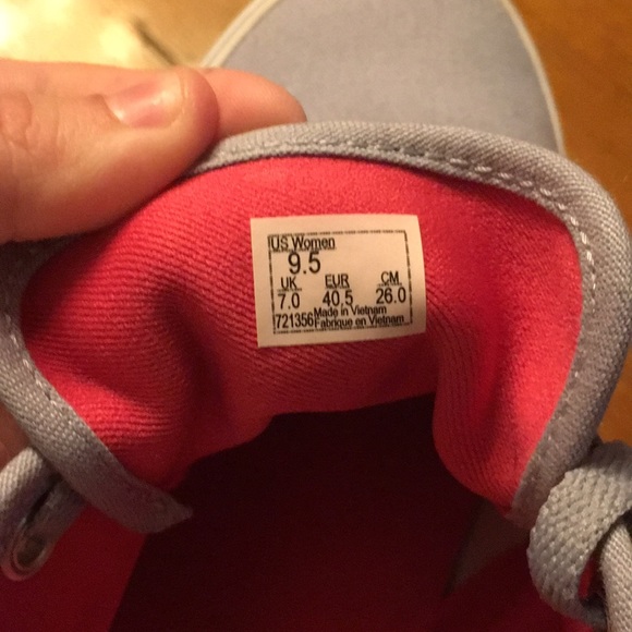 Vans - Picture 4 of 4